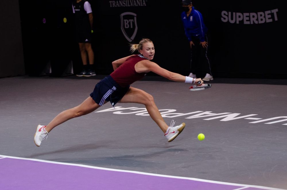Simona Halep, înfrângere dureroasă în finala Transylvania Open. Anett Kontaveit s-a impus în minim de seturi, 6-2, 6-3_25