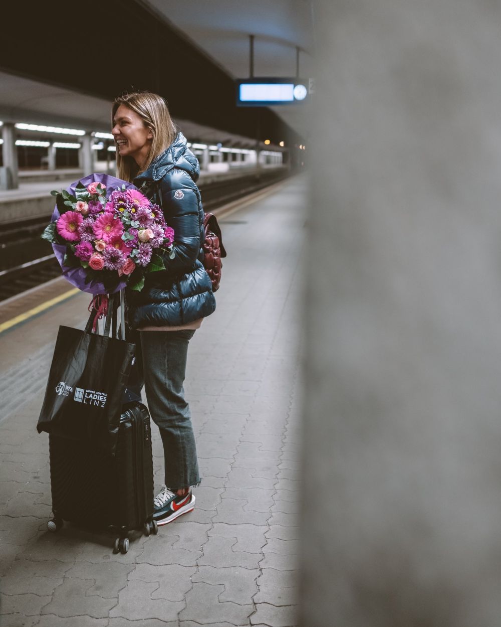 Modestie de campioană! Simona Halep a călătorit cu trenul înspre Linz: cum au așteptat-o austriecii, în gară_7