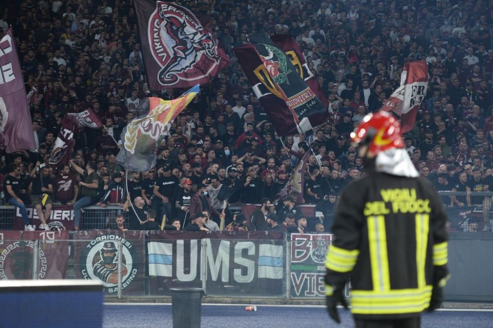 Scandal imens în Italia! Trei fani ar fi fost înjunghiați în afara stadionului Olimpico la întâlnirea dintre Lazio și Salernitana_4