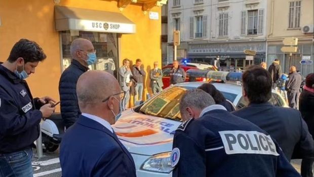 
	A avut loc un nou atac terorist în Franța! Un jihadist a înjunghiat polițiști în orașul Cannes
