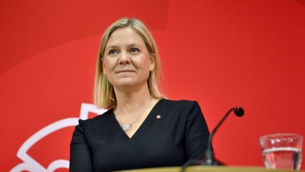 
	O fostă înotătoare de elită va deveni prim-ministrul Suediei. A venit chiar și în cârje la piscină și ascultă heavy metal
