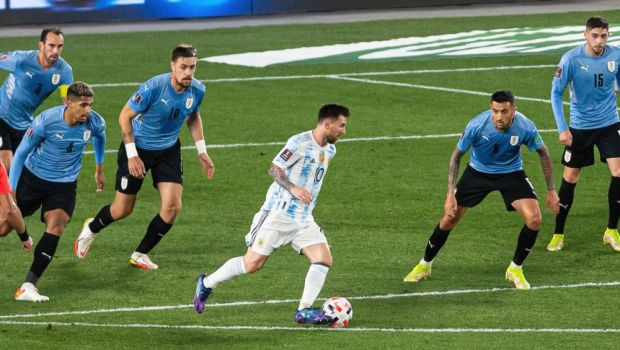 
	Messi, rezervă! A jucat doar ultimul sfert de oră în Uruguay - Argentina. De cât timp nu mai fusese pe bancă
