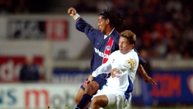 
	Acum 19 ani, o echipă românească era eliminată de PSG. La noi juca Dan Petrescu, la francezi erau Ronaldinho, doi jucători trecuți prin Liga I și... un Lionel!
