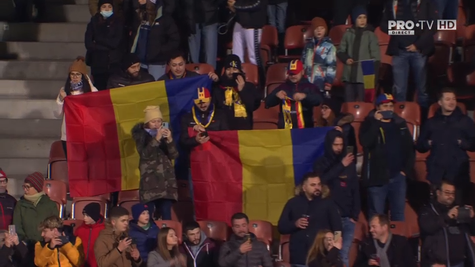Atmosferă incredibilă pe stadionul din Vaduz. Peste 2000 de români au cântat cu sufletul la gură imnul național _3