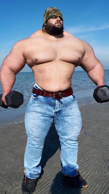 Încleștarea titanilor! ”Cel mai înfricoșător om din lume” se luptă cu ”Hulk din Iran”_7