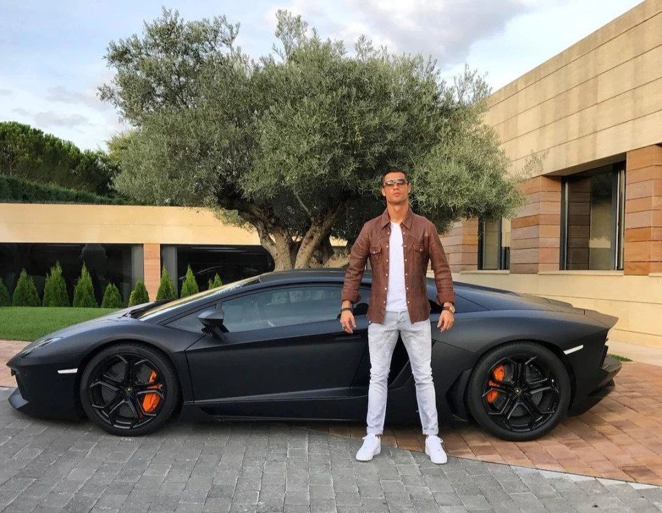 Viața fabuloasă a lui Ronaldo: cea mai scumpă mașină l-a costat mai mult decât cea mai scumpă vilă_1