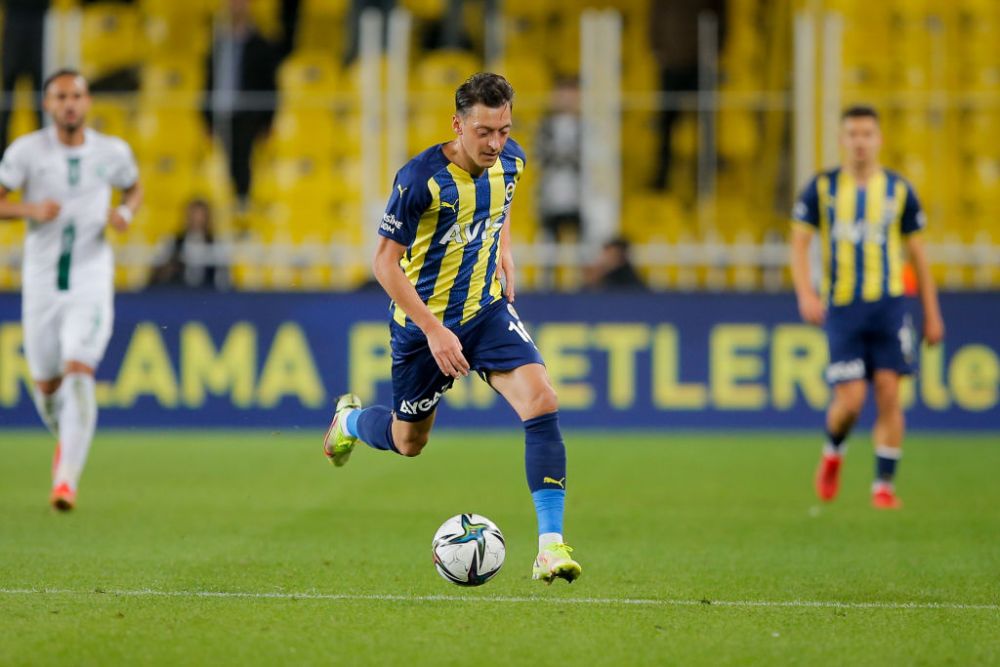 „Regele asisst-urilor” nu își mai revine! Mesut Ozil în conflict cu antrenorul de la Fenerbahce_6