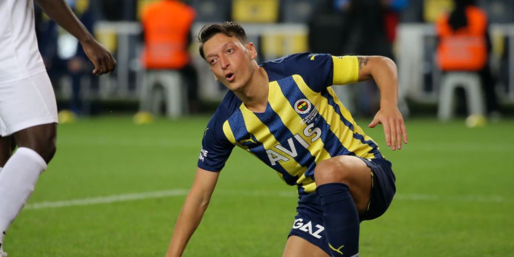 „Regele asisst-urilor” nu își mai revine! Mesut Ozil în conflict cu antrenorul de la Fenerbahce_7