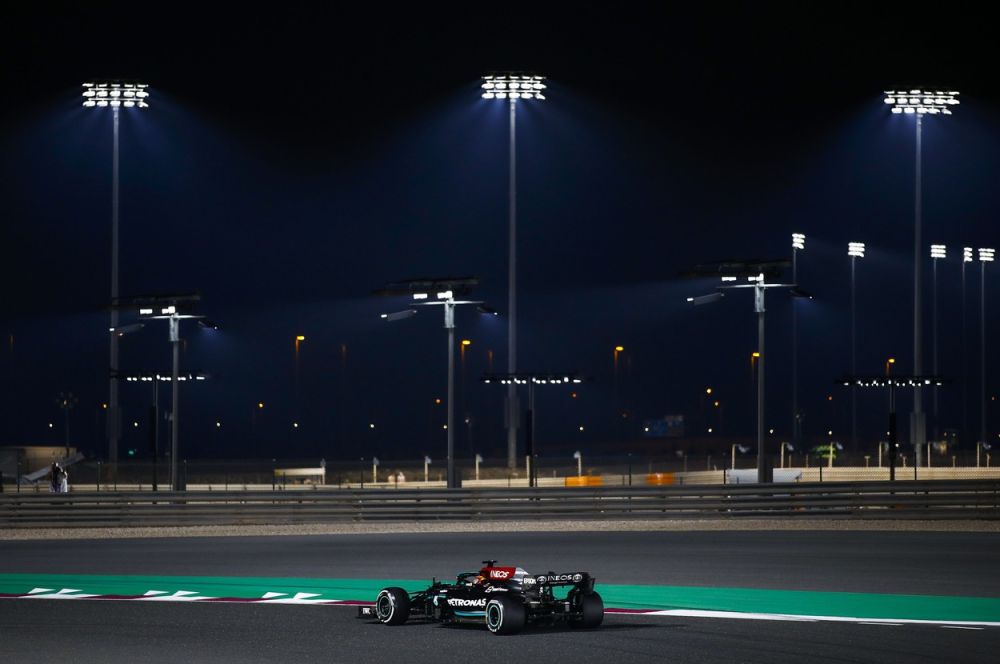 Lewis Hamilton a gonit spre primul loc în Marele Premiu al Qatarului. Locul ocupat de Max Verstappen_2