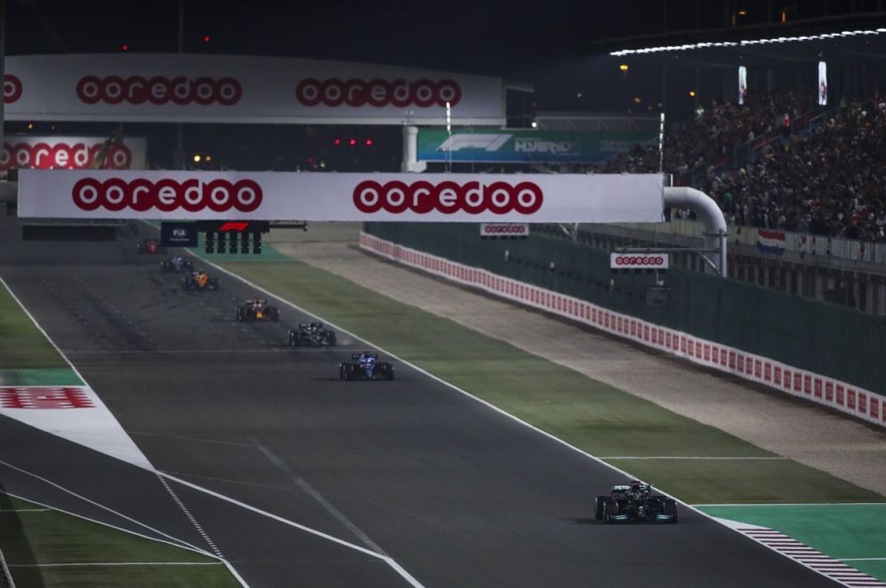 Lewis Hamilton a gonit spre primul loc în Marele Premiu al Qatarului. Locul ocupat de Max Verstappen_3