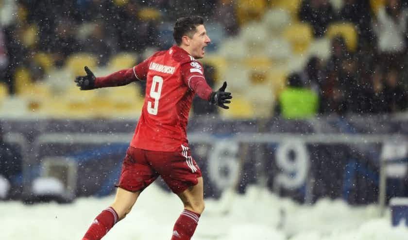Lewandowski, din nou magistral! „Foarfecă” superbă în meciul cu echipa lui Mircea Lucescu_1