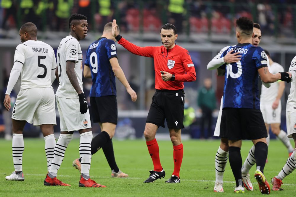 Ovidiu Hațegan, centrul furiei italienilor în meciul cu Shakhtar! I-a enervat pe fani după ce a anulat două goluri pentru Inter_7