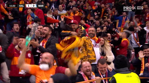 Minutul 12: GOOOL Galatasaray! Cicâldău înscrie în urma unei gafe în defensiva lui Marseille. Mijlocașul român intră în careu, trage pe jos și trimite în plasă.

