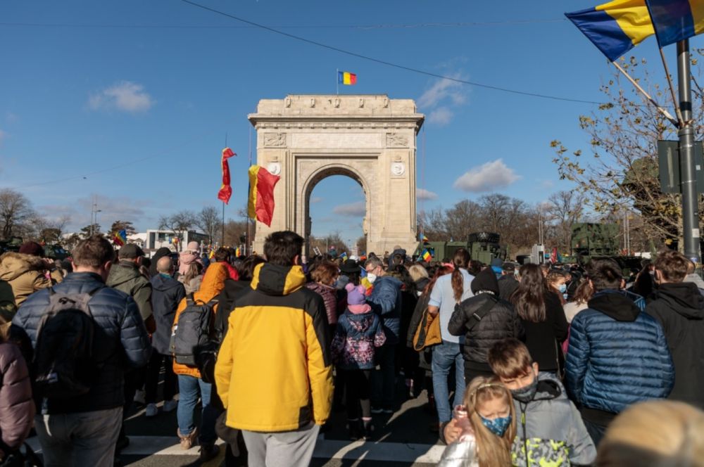 ZIUA NAȚIONALĂ | Care Covid-19? Mii de spectatori au urmărit pe viu parada de Ziua Națională_1