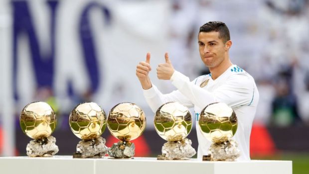 
	Baloanele de Aur la Messi, punctele la Ronaldo! Deși argentinianul are cele mai multe trofee, atacantul portughez are cele mai multe puncte din istorie
