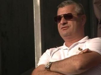 
	Neluțu Varga are pregătit un înlocuitor pentru Petrescu dacă acesta va pleaca la națională
