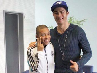 
	Poză de colecție! Copilul de lângă Ronaldo este starul de azi, iar fotograful de ocazie este un nume uriaș&nbsp;

