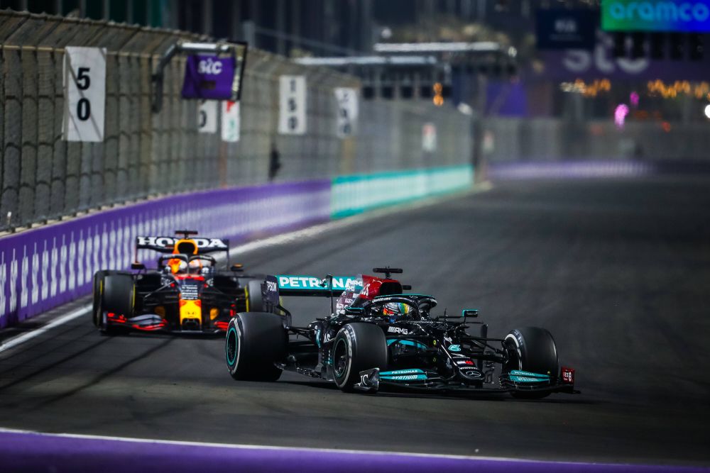 Verstappen, penalizat din nou după incidentele din Arabia Saudită! Cum arată lupta cu Hamilton înaintea ultimei curse_1