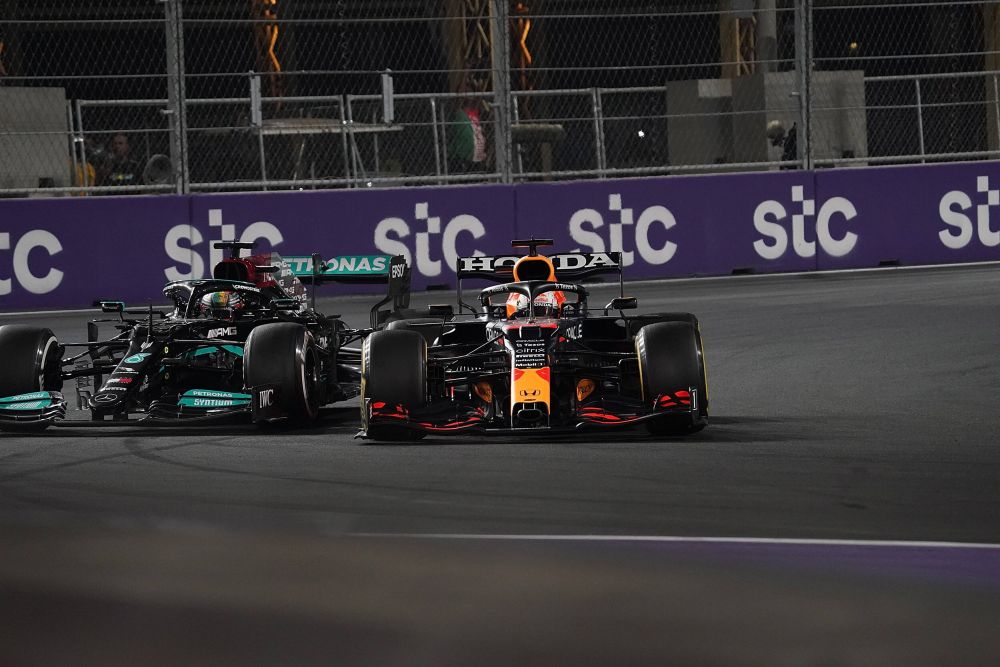 Verstappen, penalizat din nou după incidentele din Arabia Saudită! Cum arată lupta cu Hamilton înaintea ultimei curse_2