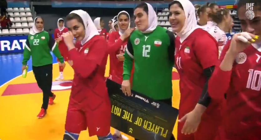 Moment emoționant la Mondialul din Spania: portarul Iranului, în lacrimi după ce a fost desemnat MVP în meciul cu Norvegia_6