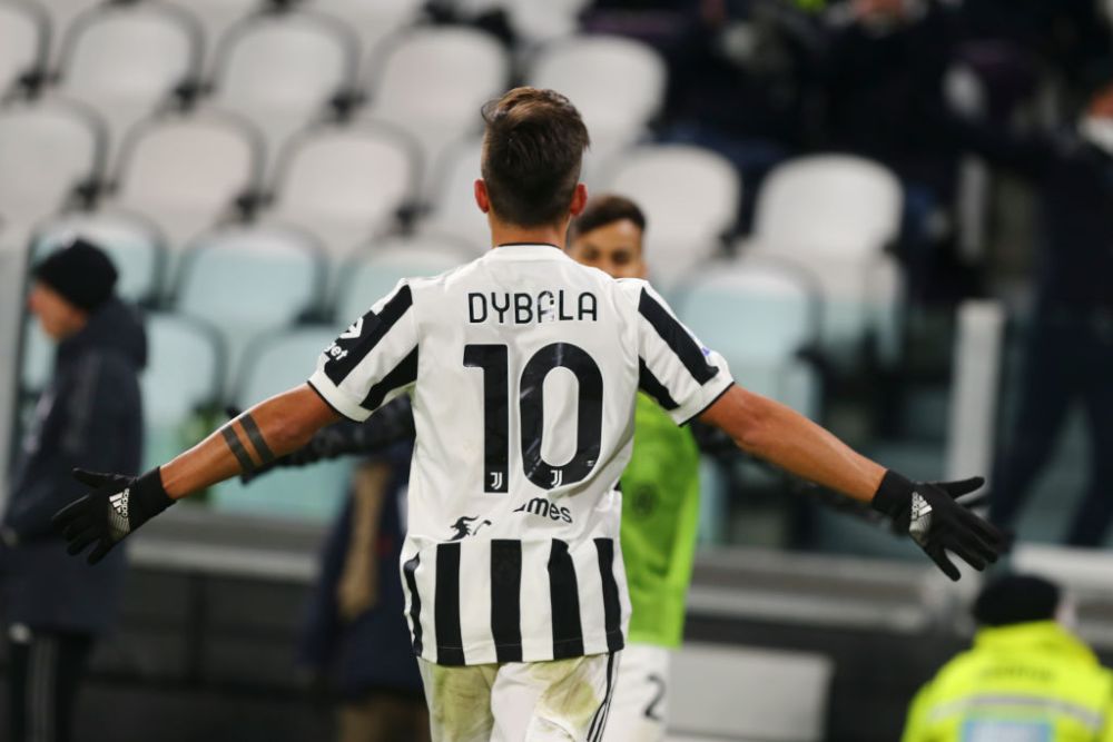 Sunt imaginile momentului! S-a costumat în arbitru și a încercat să pătrundă pe teren în timpul meciului Juventus - Genoa_2
