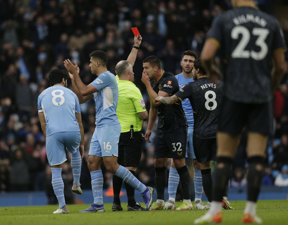 "Cel mai stupid cartonaș roșu văzut vreodată!". Fază bizară în Premier League: două galbene în 31 de secunde_16