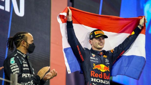
	Nu s-a încheiat! Mercedes contestă victoria lui Verstappen, care i-a adus olandezului titlul mondial
