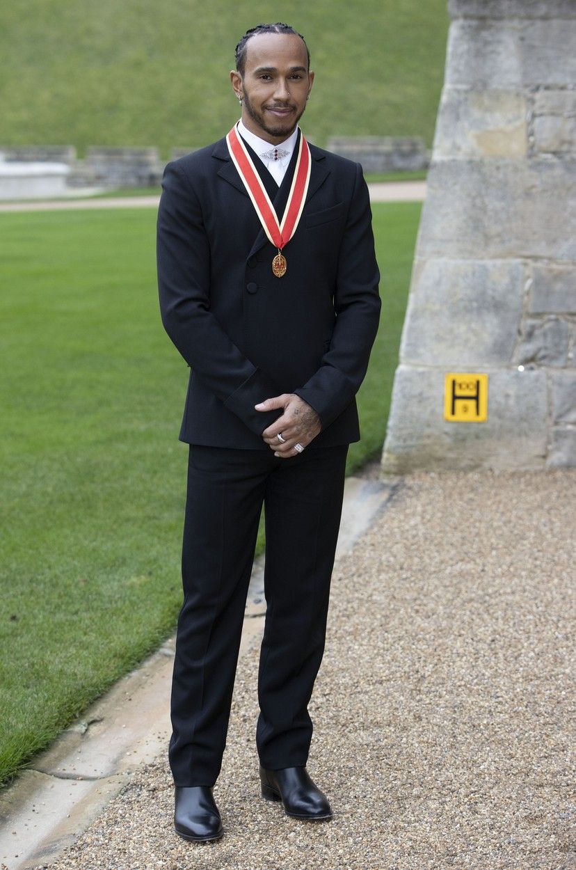 Sir Lewis Hamilton! Multiplul campion de Formula 1 a fost înnobilat astăzi la Castelul Windsor_7