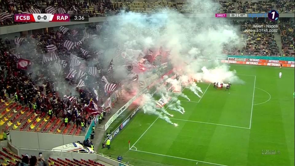 Au dat foc „Arenei Naționale!” FCSB-Rapid, oprit de fanii care au aruncat torțe pe gazon. „Roș-albaștrii”, mesaj pentru Becali_3