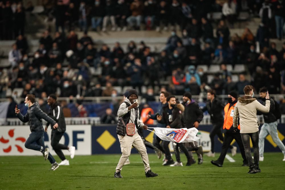 Haos în Franța! Meciul lui Lyon din Cupa Franței a fost suspendat din cauza incidentelor din tribune_12