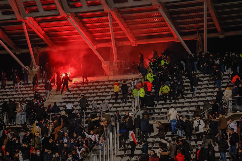 Haos în Franța! Meciul lui Lyon din Cupa Franței a fost suspendat din cauza incidentelor din tribune_5