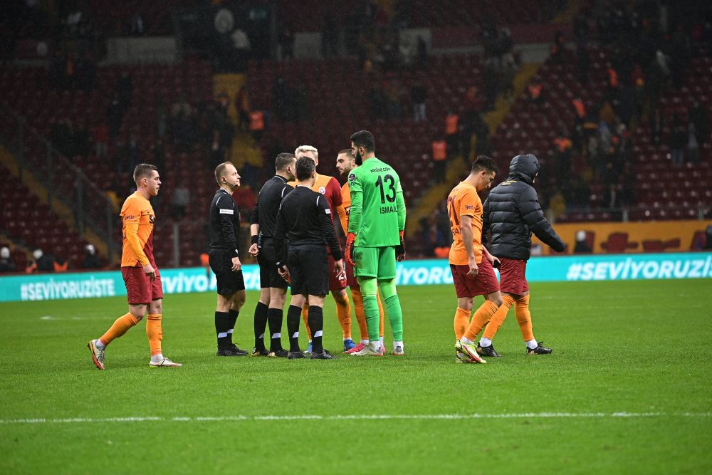 Scandal monstru în Turcia după egalul obținut de Galatasaray: "Aproape ne-a blestemat jucătorii!"_3