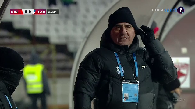 Gică Hagi, enervat de un cameraman în timpul meciului cu Dinamo_1