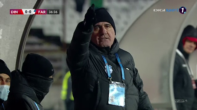 Gică Hagi, enervat de un cameraman în timpul meciului cu Dinamo_3