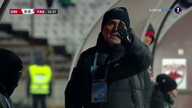 Gică Hagi, enervat de un cameraman în timpul meciului cu Dinamo_4