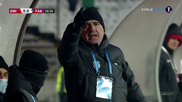Gică Hagi, enervat de un cameraman în timpul meciului cu Dinamo_5