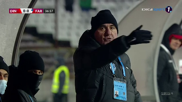 Gică Hagi, enervat de un cameraman în timpul meciului cu Dinamo_6