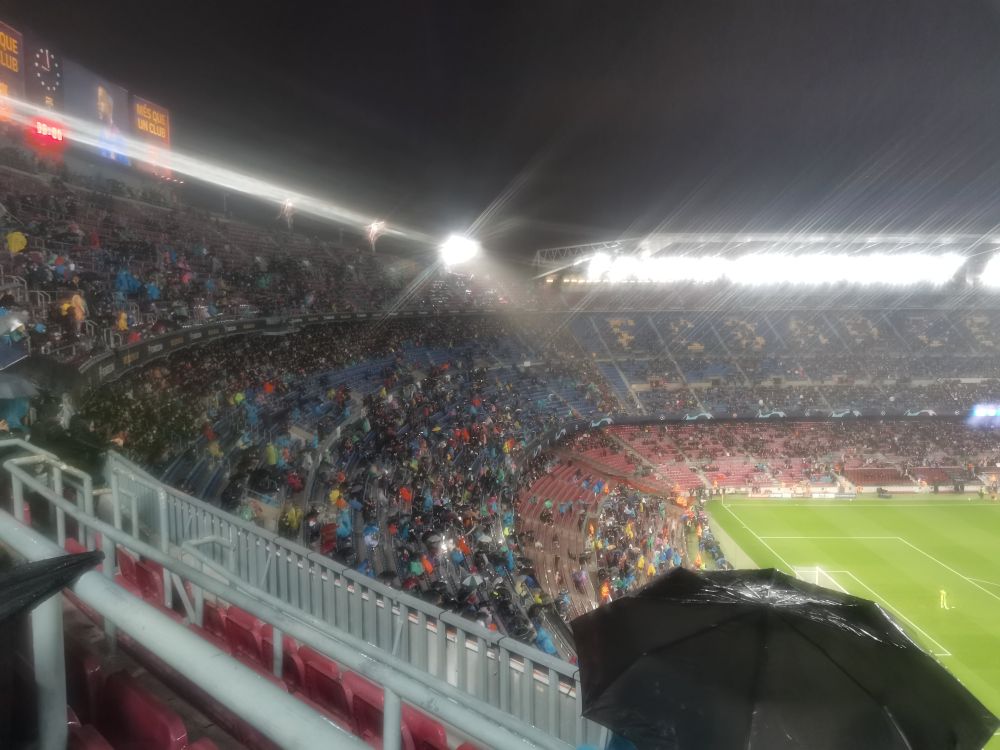 REPORTAJ | Jurnalul suporterului aflat la un meci pe Camp Nou. Trăirile de la partida care a trimis-o pe Barcelona în Europa League_49