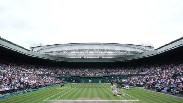 
	Pandemie sau nu, turneul de la Wimbledon vinde sume uriașe de bani! Ce profit colosal au înregistrat englezii în 2021
