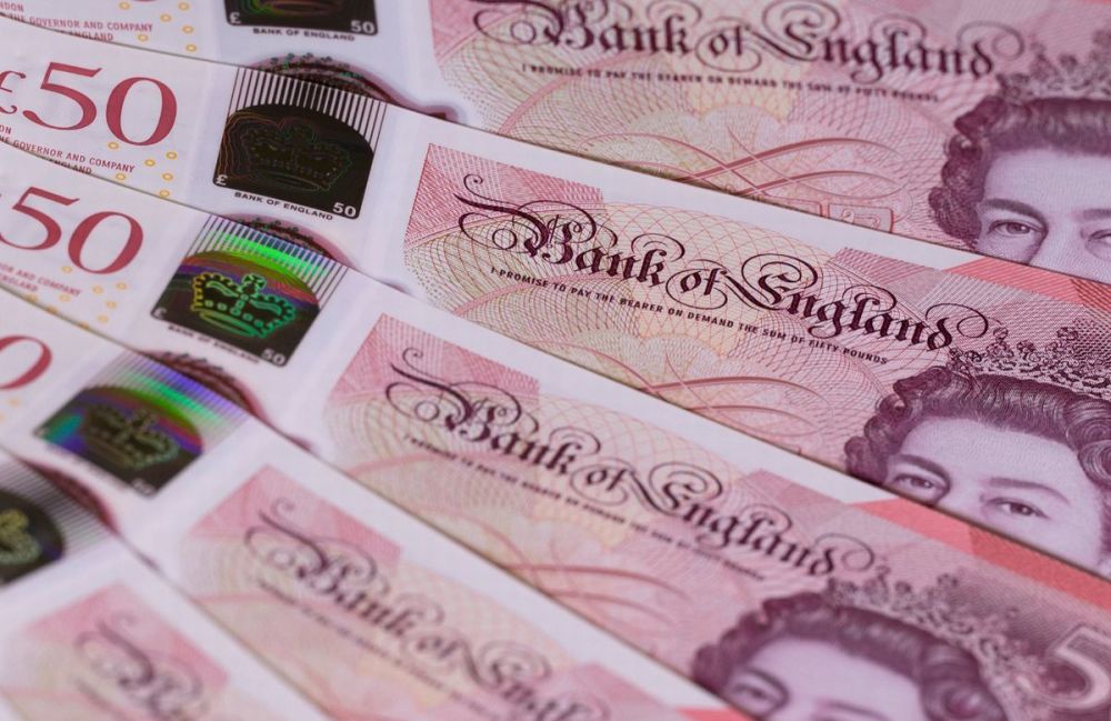 Un român, condamnat în Anglia, după ce fusese prins cu bancnote false în valoare de peste un milion de lire sterline!_1