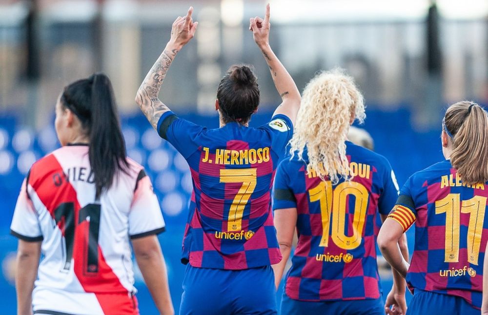 Lewandowski în variantă feminină! Golghetera absolută a lumii este plină de tatuaje și joacă la Barcelona_6