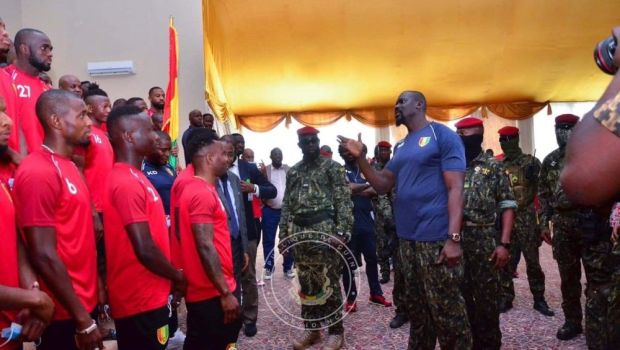 Colonelul care a preluat puterea în Guineea după o lovitură de stat i-a amenințat pe fotbaliști înaintea Cupei Africii