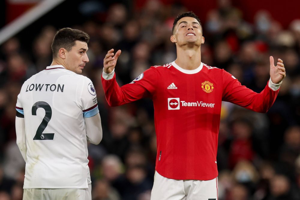 Ronaldo, aproape să o comită în ultimul meci din Premier League! Le-a oferit mingea ”pe tavă” adversarilor_1