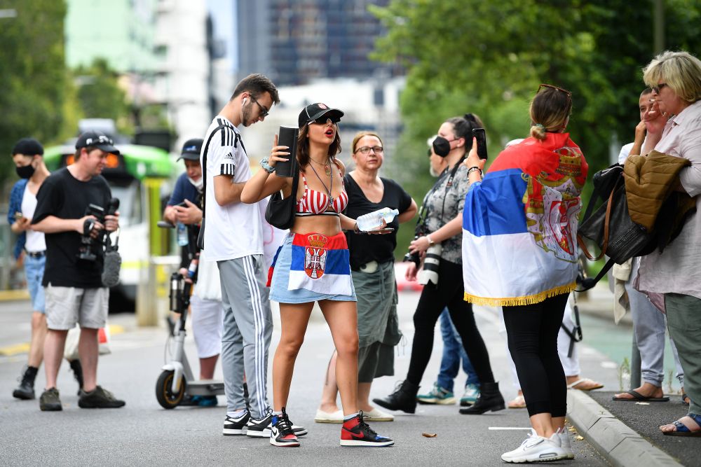 Presa din Serbia se revoltă după ce Djokovic a fost interzis în Australia: "Veniți în stradă! Totul este politic"_1