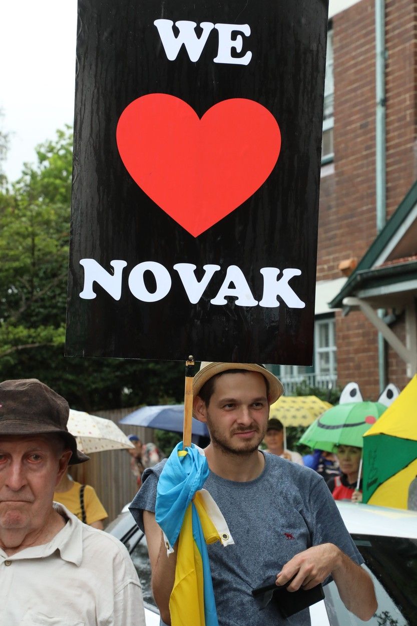 Cu ce pancarte au ieșit pe străzi, în Sydney, fanii lui Novak Djokovic _1