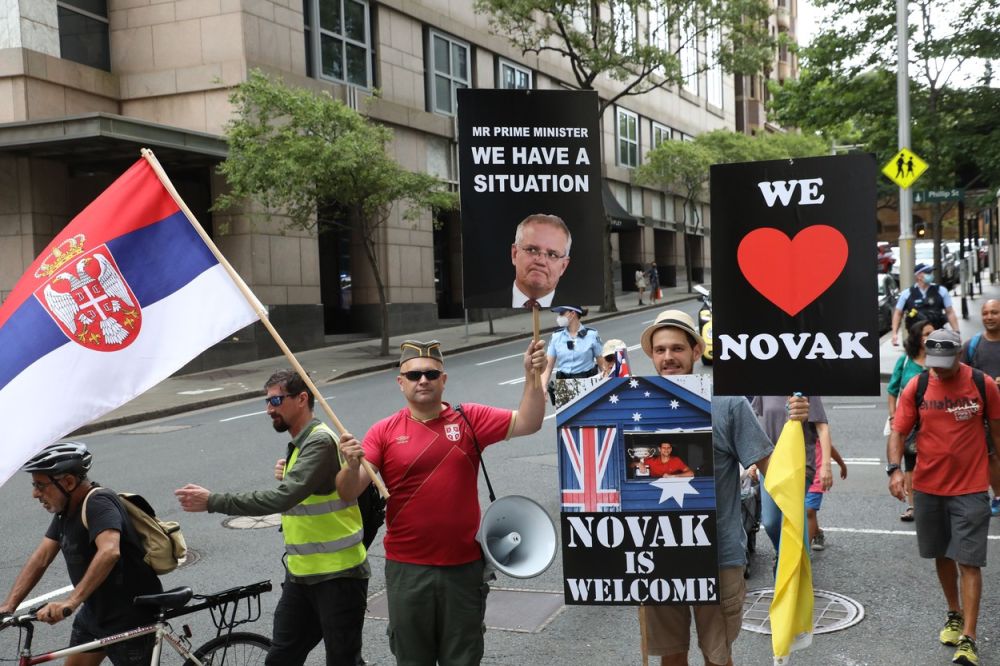 Cu ce pancarte au ieșit pe străzi, în Sydney, fanii lui Novak Djokovic _2