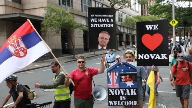 
	Cu ce pancarte au ieșit pe străzi, în Sydney, fanii lui Novak Djokovic&nbsp;
