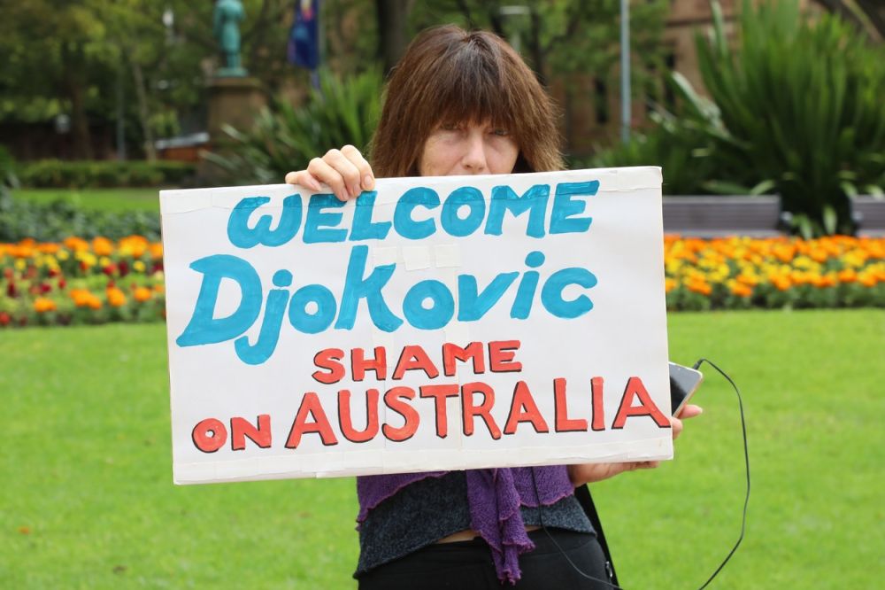 Cu ce pancarte au ieșit pe străzi, în Sydney, fanii lui Novak Djokovic _3