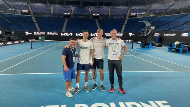 
	Novak Djokovic a făcut primul antrenament în Arena Rod Laver, la miezul nopții: &bdquo;Vreau să rămân și să joc!&rdquo;

