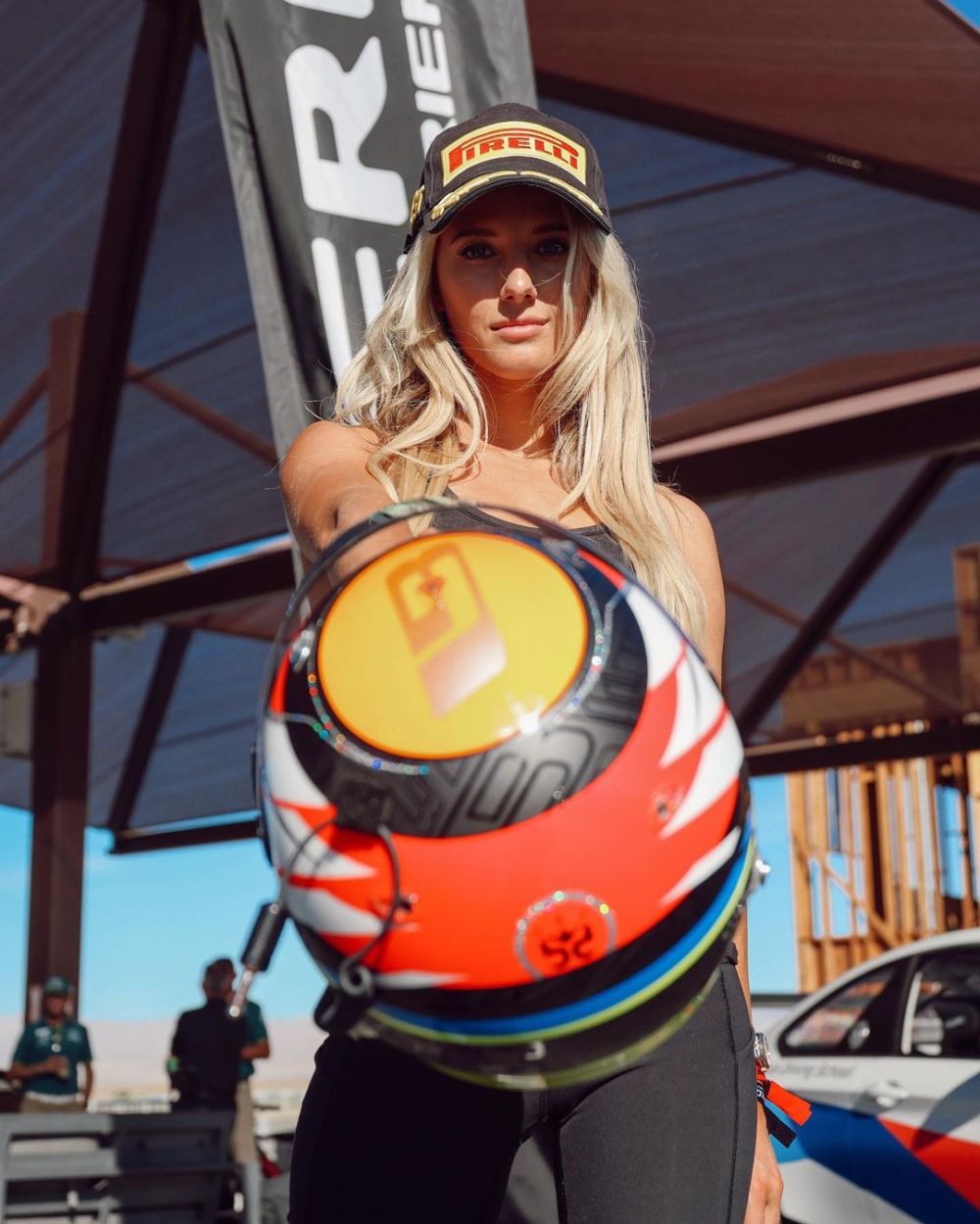 "O altă blondă fraieră!". Pilotul de IndyCar care dărâmă stereotipuri, apariție spectaculoasă în vacanță _25